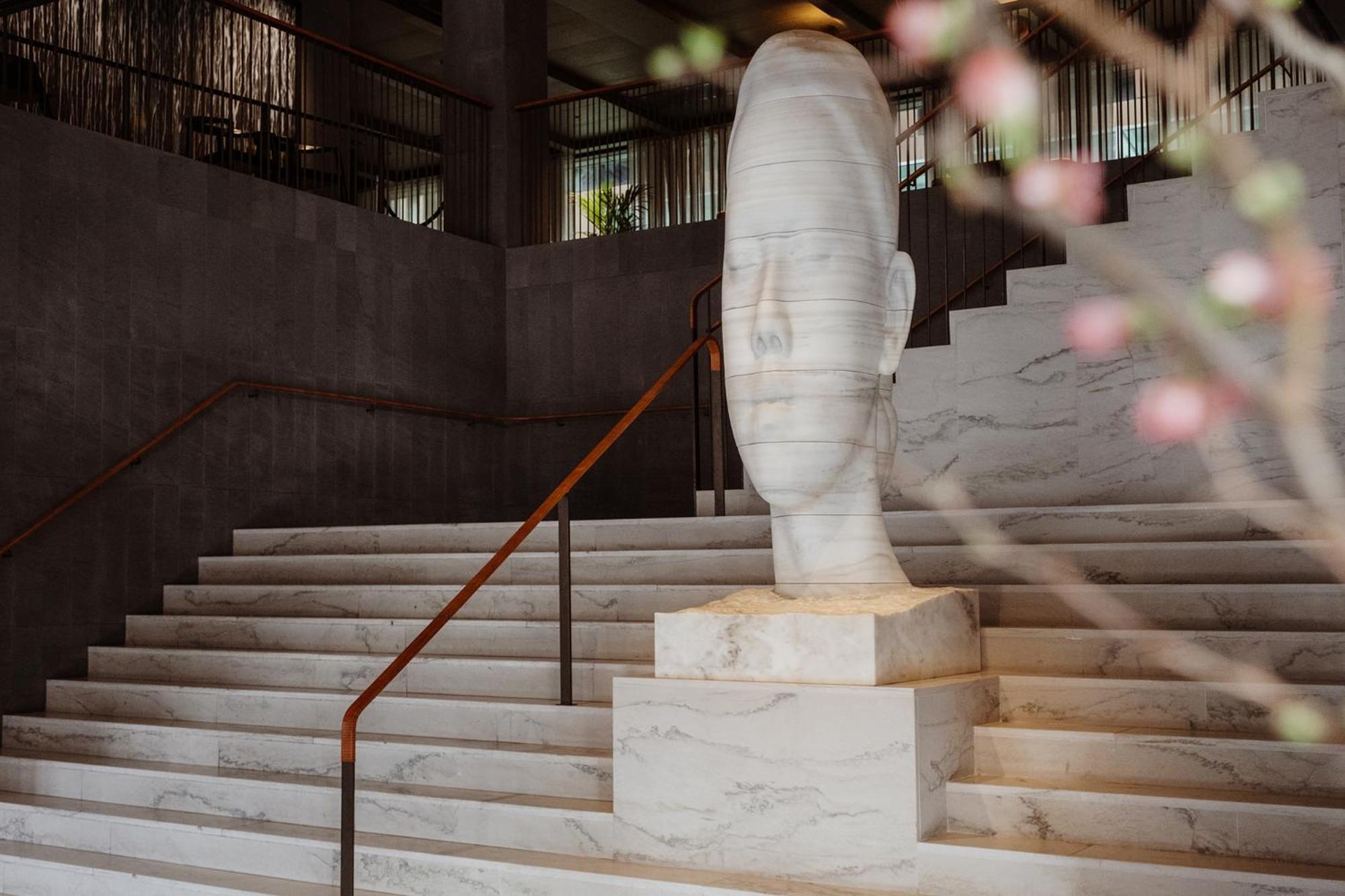 Hotel At Six Stoccolma Esterno foto The sculpture in 2019