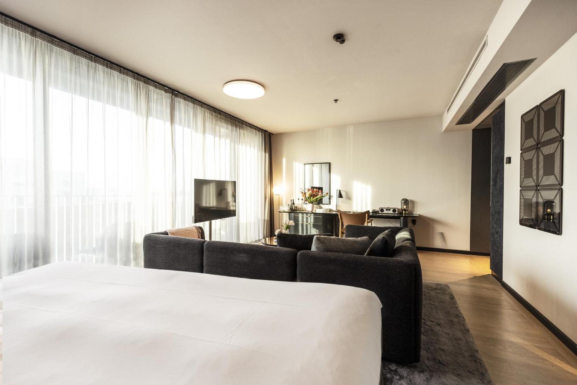 Hotel At Six Stoccolma Esterno foto A room at the hotel