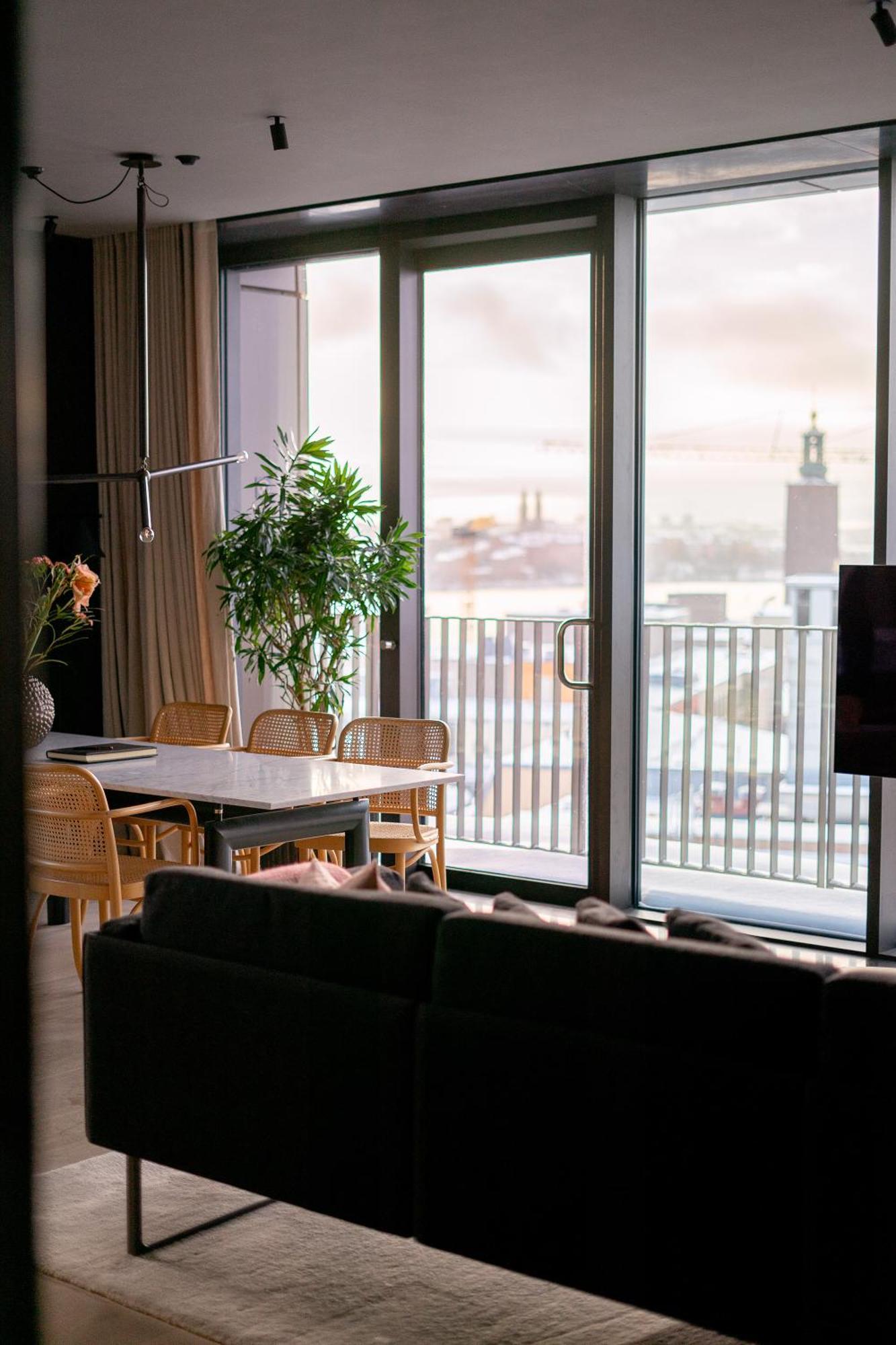 Hotel At Six Stoccolma Esterno foto A living room in a residential apartment